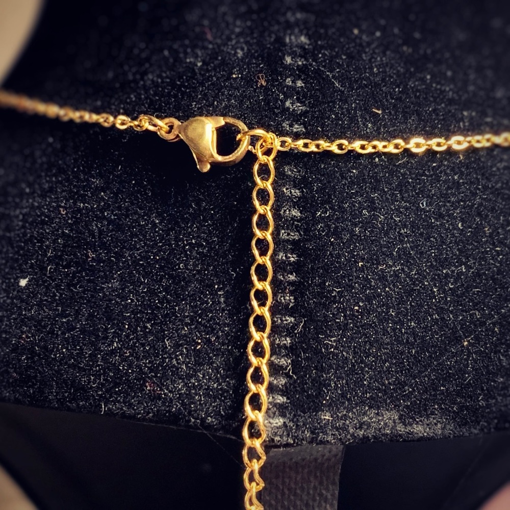 NEW Meghan Markle Inspired Genuine Aventurine Gemstone Pendant Goldtone Necklace - Picture 7 of 9